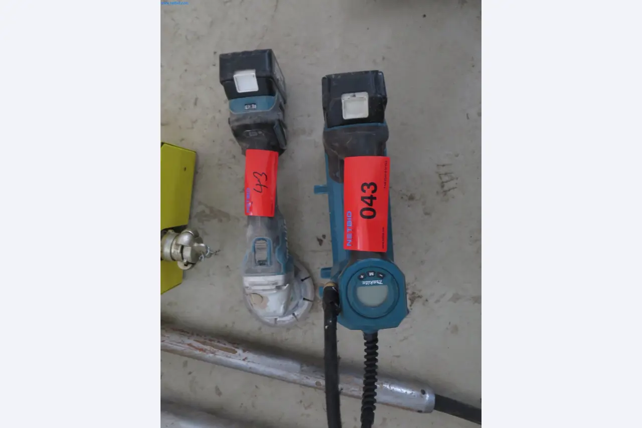Machines et matériel d'une entreprise de construction spécialisée dans la fibre optique-1