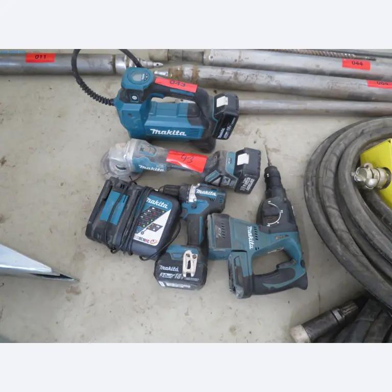 Machines et matériel d'une entreprise de construction spécialisée dans la fibre optique-2