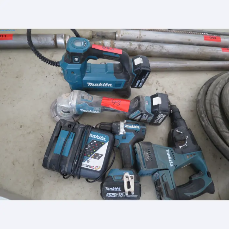 Machines et matériel d'une entreprise de construction spécialisée dans la fibre optique-3