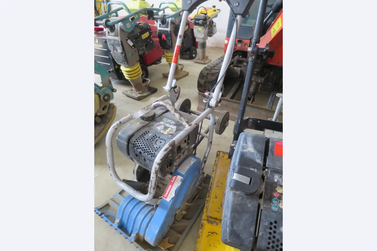 Machines et matériel d'une entreprise de construction spécialisée dans la fibre optique-2