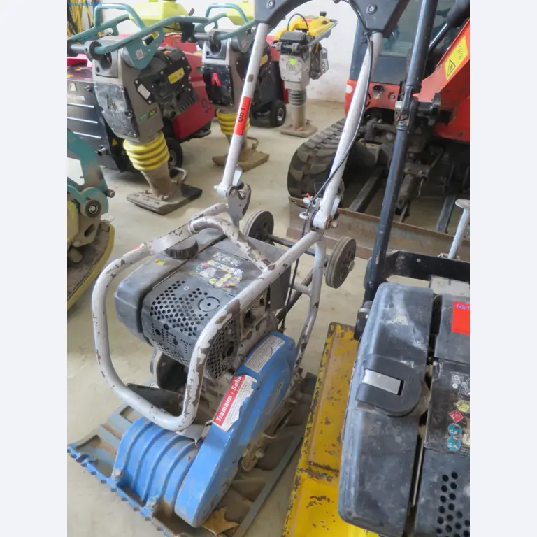 Machines et matériel d'une entreprise de construction spécialisée dans la fibre optique-2
