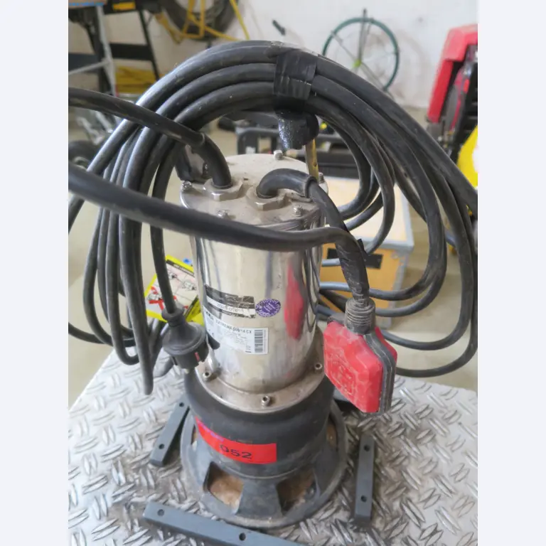 Machines et matériel d'une entreprise de construction spécialisée dans la fibre optique-1