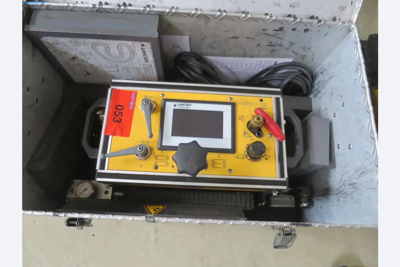 Machines et matériel d'une entreprise de construction spécialisée dans la fibre optique-2