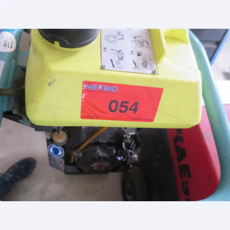 Machines et matériel d'une entreprise de construction spécialisée dans la fibre optique-3