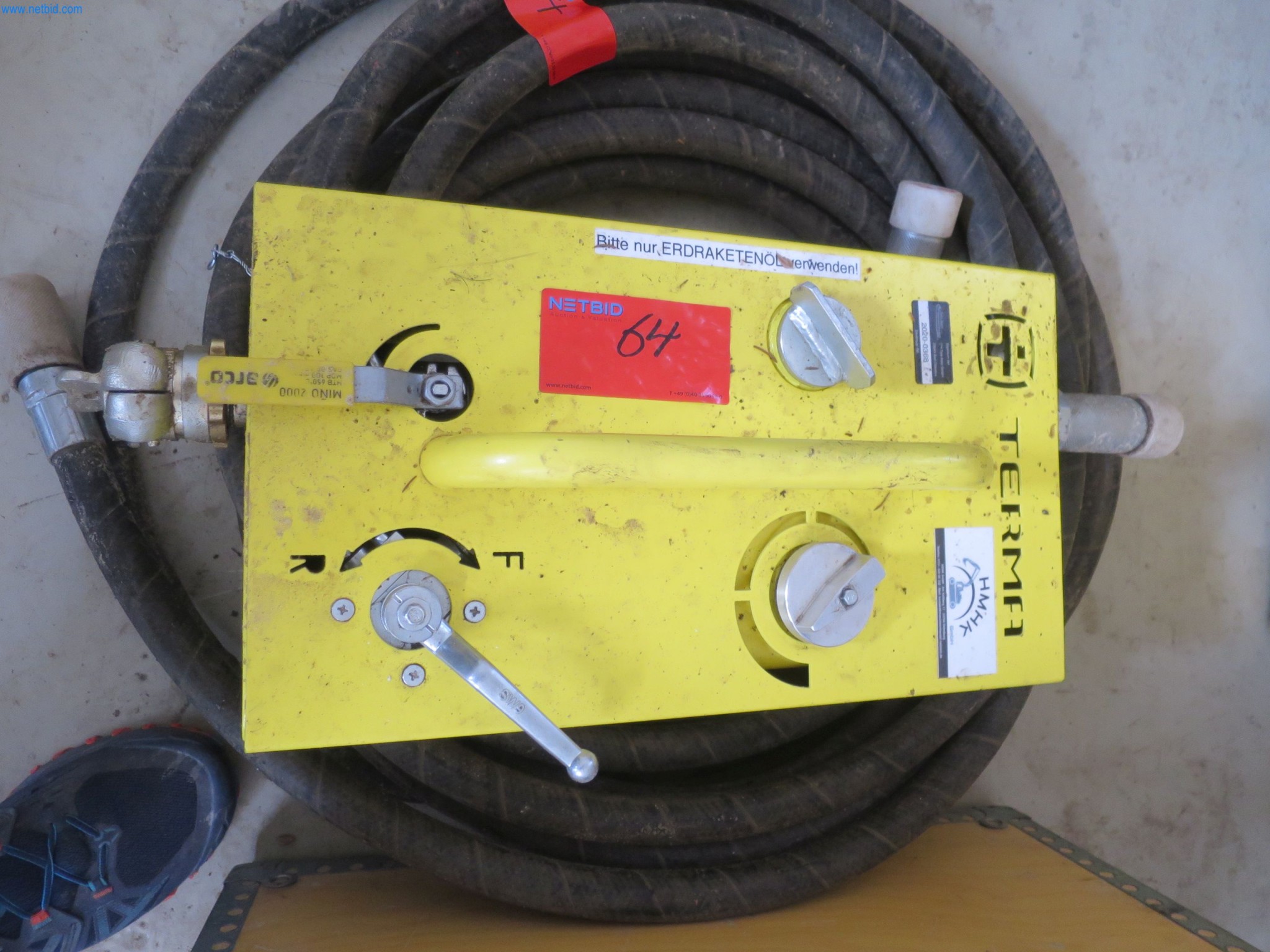 Machines et matériel d'une entreprise de construction spécialisée dans la fibre optique-3