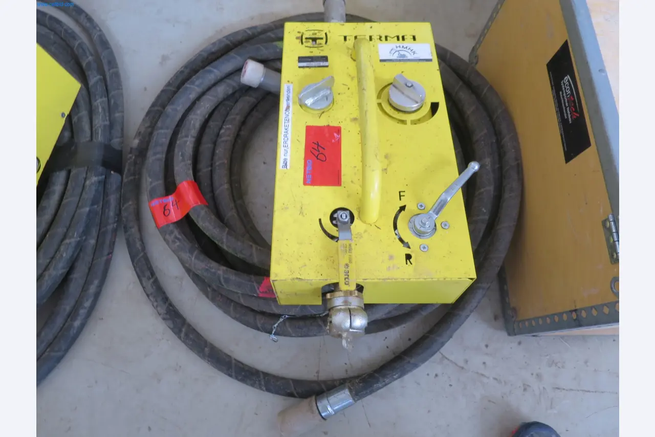 Machines et matériel d'une entreprise de construction spécialisée dans la fibre optique-4