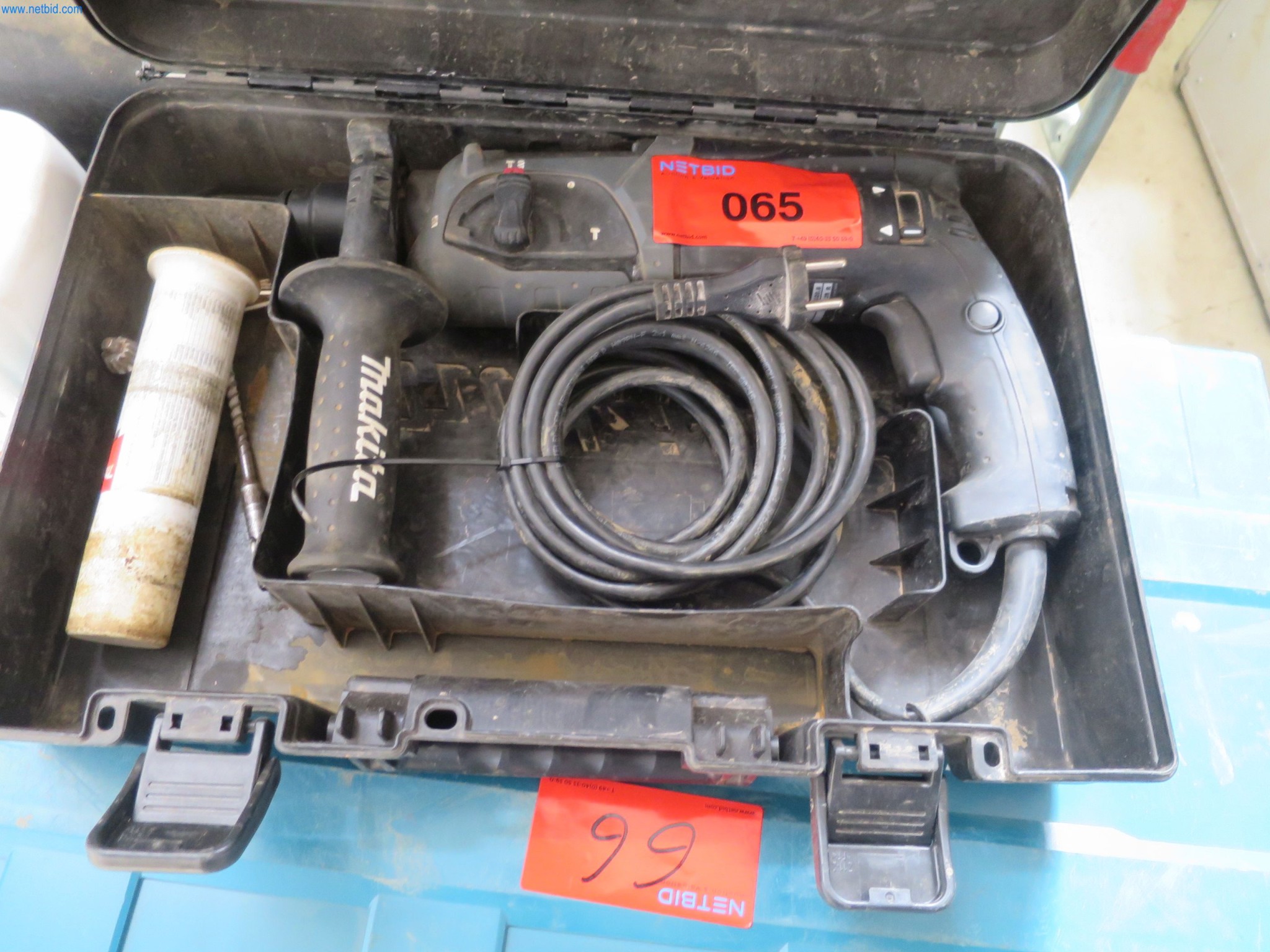 Machines et matériel d'une entreprise de construction spécialisée dans la fibre optique-2