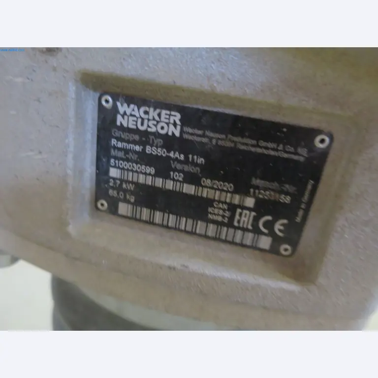 Machines et matériel d'une entreprise de construction spécialisée dans la fibre optique-3