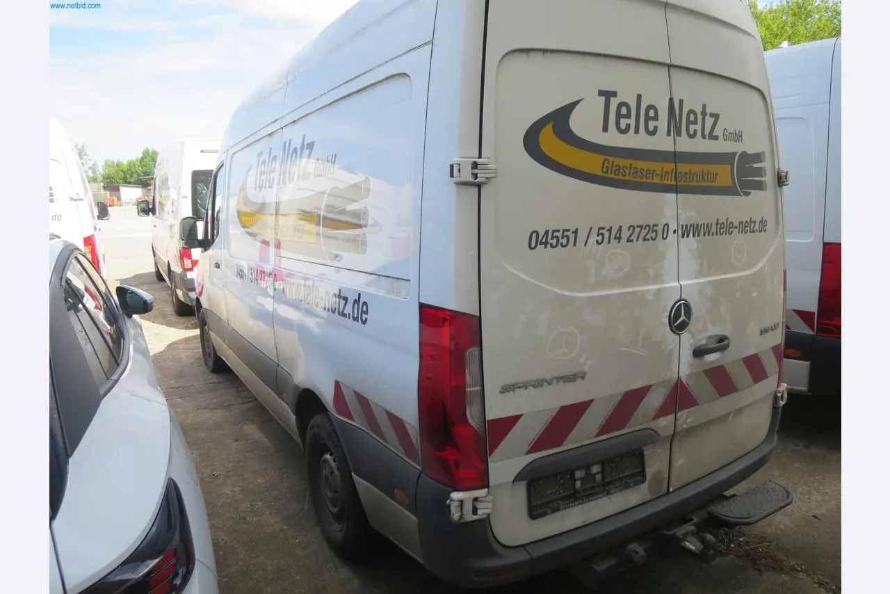 Machines et matériel d'une entreprise de construction spécialisée dans la fibre optique-3