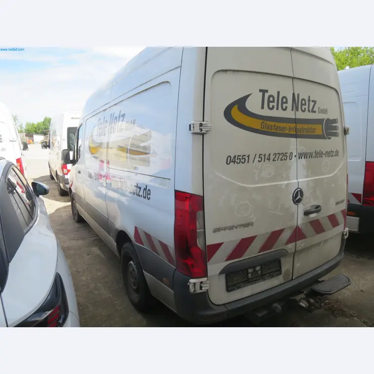 Machines et matériel d'une entreprise de construction spécialisée dans la fibre optique-3