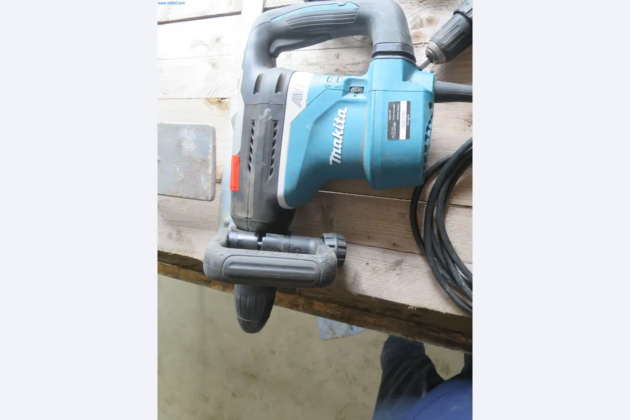 Machines et matériel d'une entreprise de construction spécialisée dans la fibre optique-1