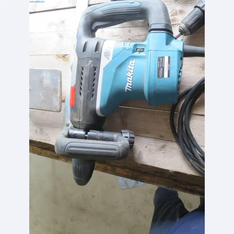 Machines et matériel d'une entreprise de construction spécialisée dans la fibre optique-1