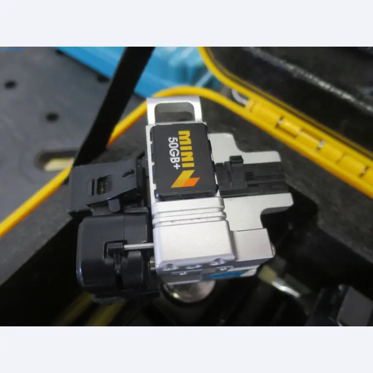 Machines et matériel d'une entreprise de construction spécialisée dans la fibre optique-3