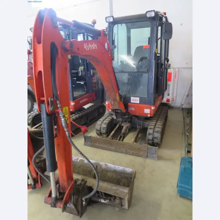 Machines et matériel d'une entreprise de construction spécialisée dans la fibre optique-1