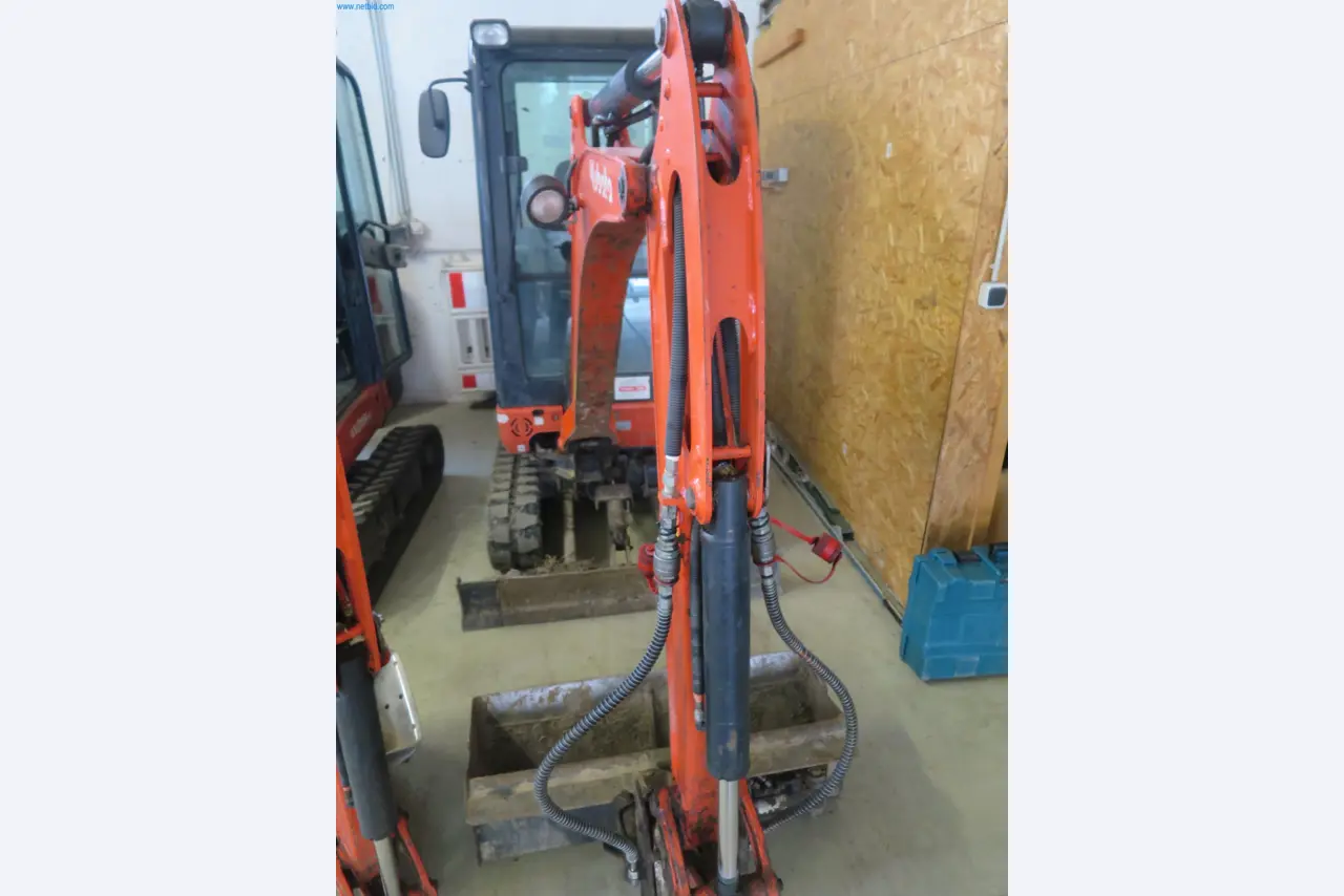 Machines et matériel d'une entreprise de construction spécialisée dans la fibre optique-2