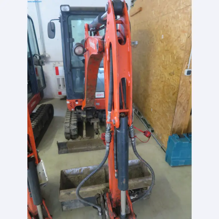 Machines et matériel d'une entreprise de construction spécialisée dans la fibre optique-2