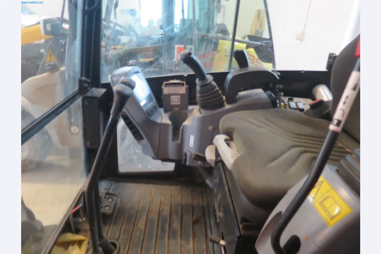 Machines et matériel d'une entreprise de construction spécialisée dans la fibre optique-7