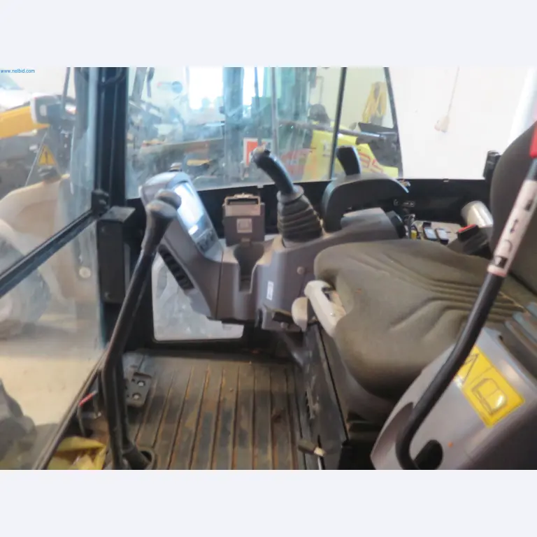 Machines et matériel d'une entreprise de construction spécialisée dans la fibre optique-7