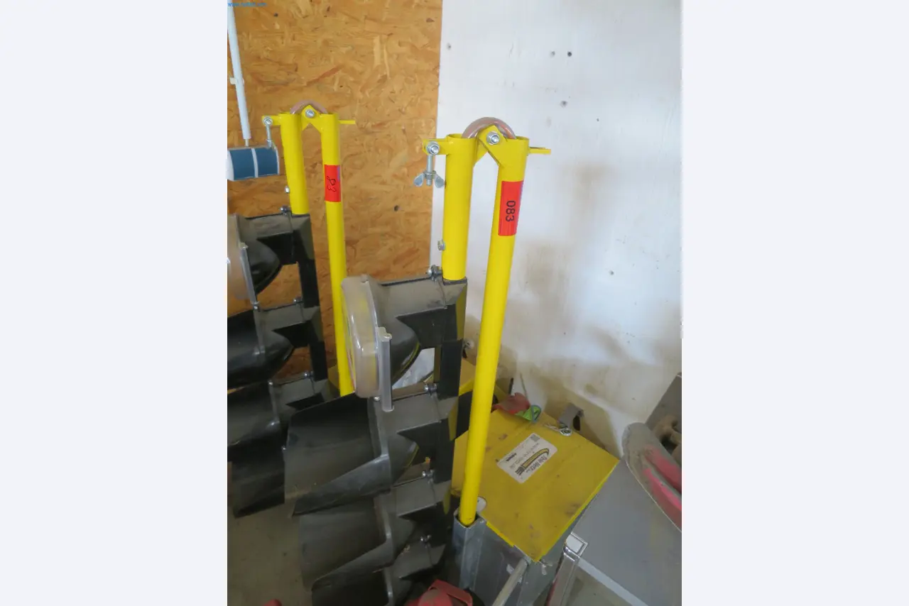 Machines et matériel d'une entreprise de construction spécialisée dans la fibre optique-2
