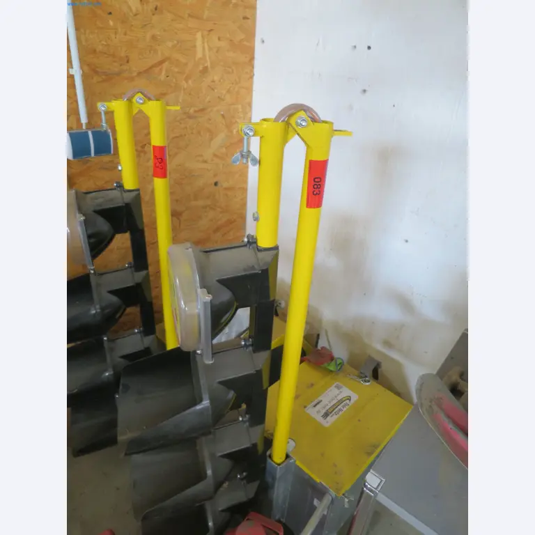 Machines et matériel d'une entreprise de construction spécialisée dans la fibre optique-2