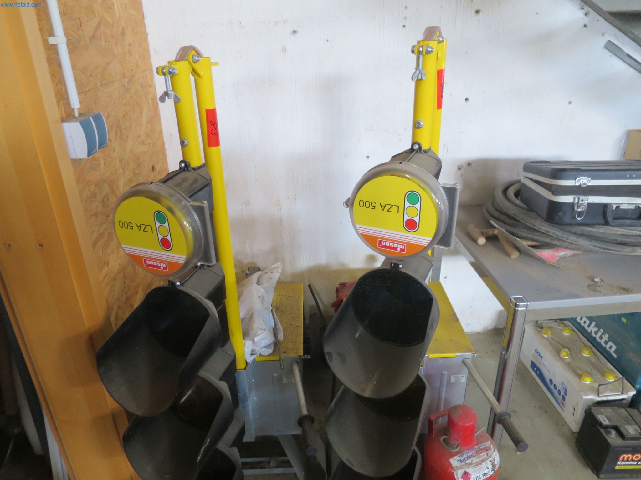 Machines et matériel d'une entreprise de construction spécialisée dans la fibre optique-3