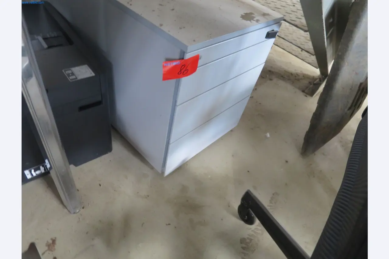 Machines et matériel d'une entreprise de construction spécialisée dans la fibre optique-2