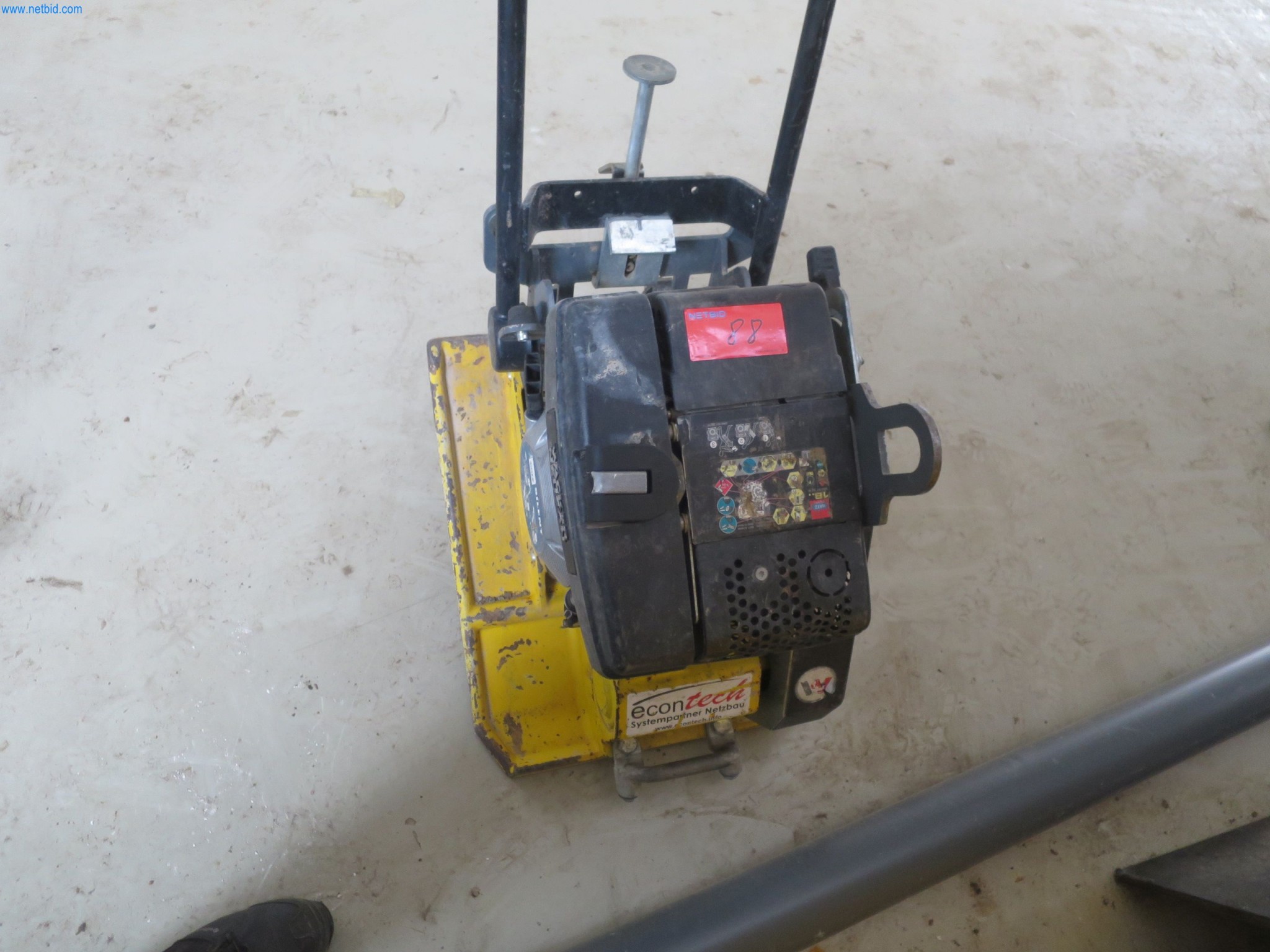 Machines et matériel d'une entreprise de construction spécialisée dans la fibre optique-3