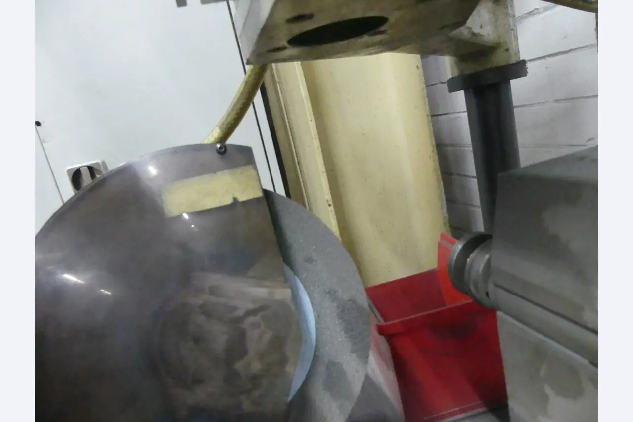 Centres d'usinage, machines d'usinage des métaux et lignes de production de l'industrie automobile-6
