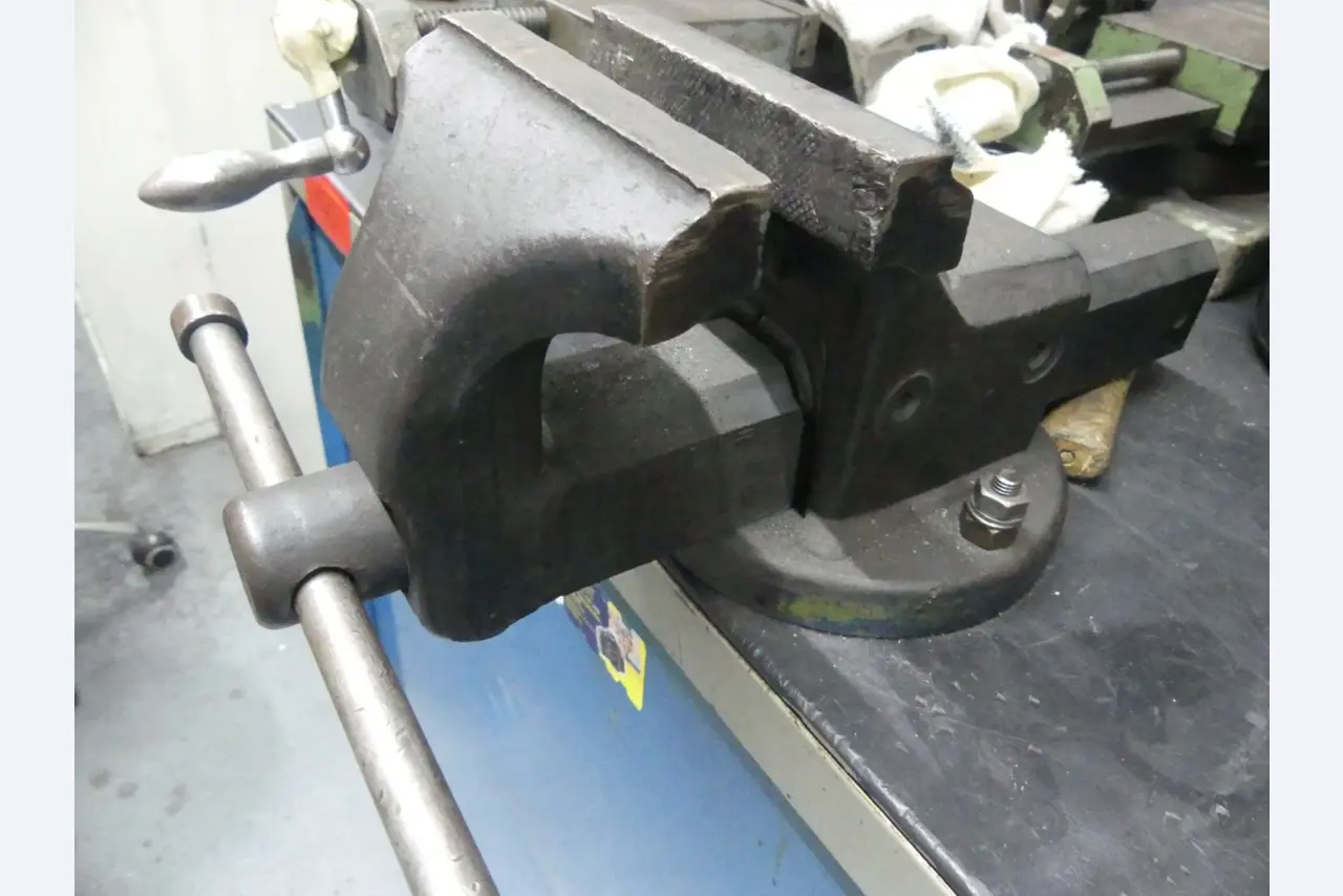 Centres d'usinage, machines d'usinage des métaux et lignes de production de l'industrie automobile-2