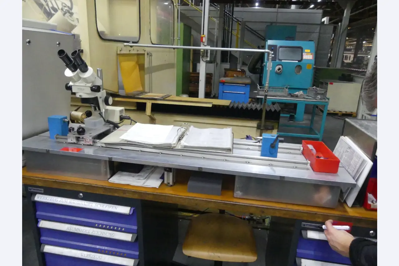 Centros de mecanizado, máquinas para trabajar el metal y líneas de producción de la industria del automóvil-1