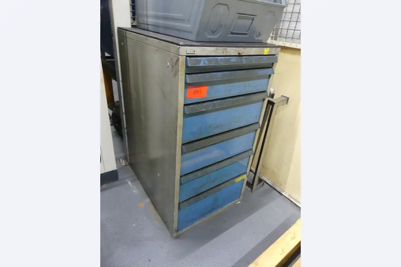 Bearbeitungszentren, metallbearbeitende Maschinen und Produktionslinen aus der Automobilindustrie-1