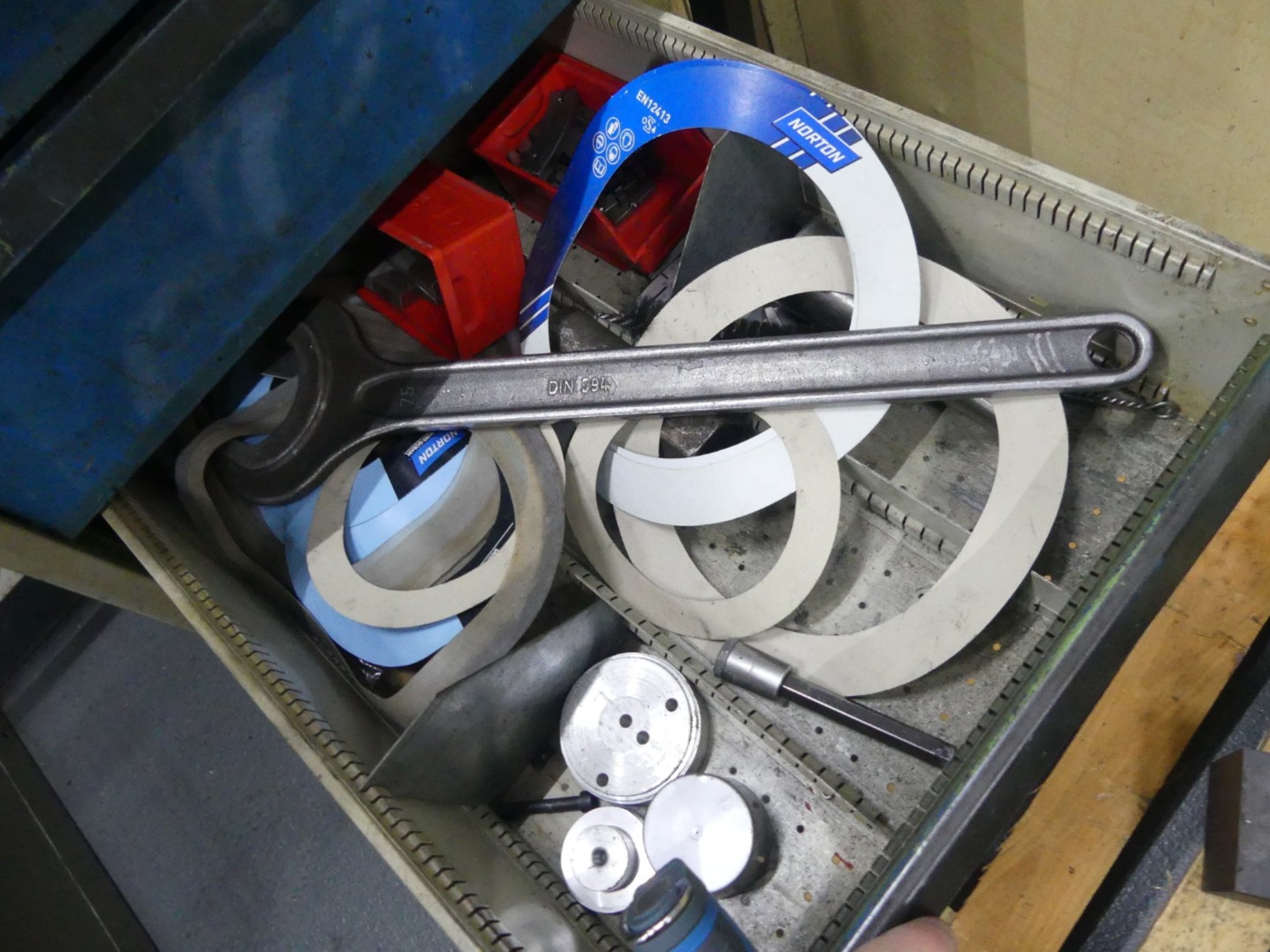 Bearbeitungszentren, metallbearbeitende Maschinen und Produktionslinen aus der Automobilindustrie-5