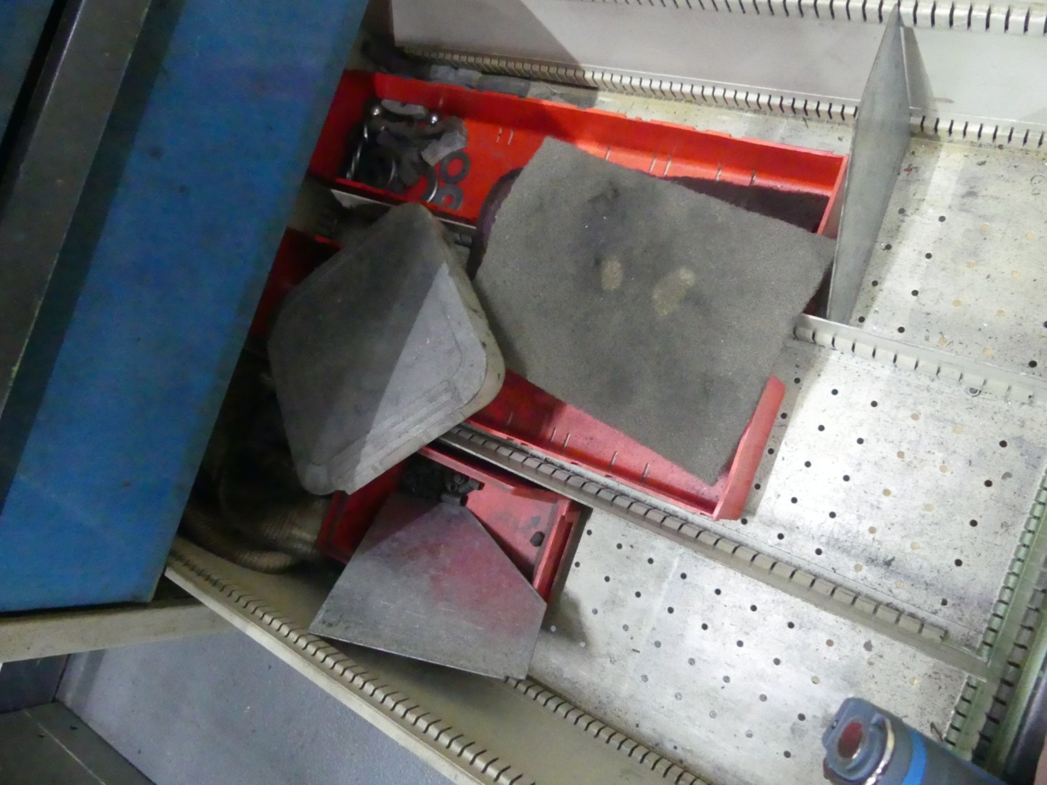 Bearbeitungszentren, metallbearbeitende Maschinen und Produktionslinen aus der Automobilindustrie-6