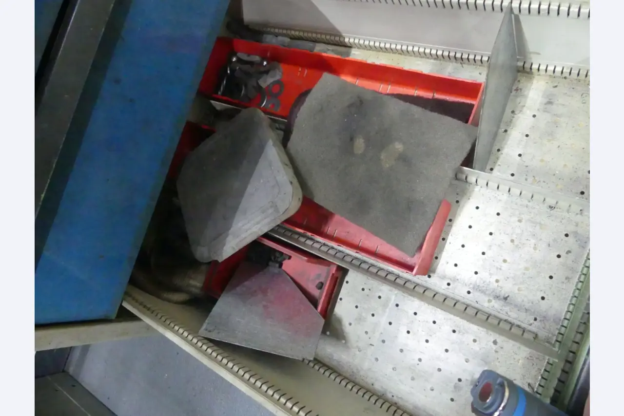 Bearbeitungszentren, metallbearbeitende Maschinen und Produktionslinen aus der Automobilindustrie-6