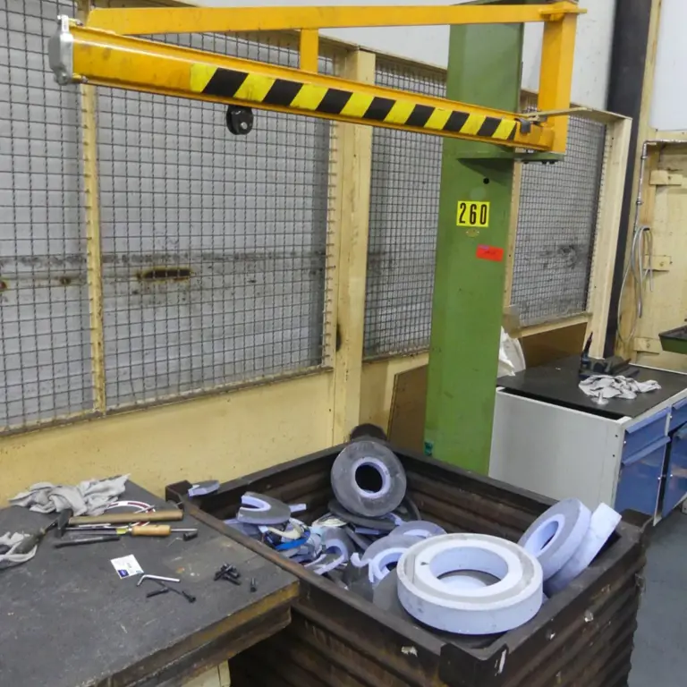 Indoor slewing jib crane with 150cm jib