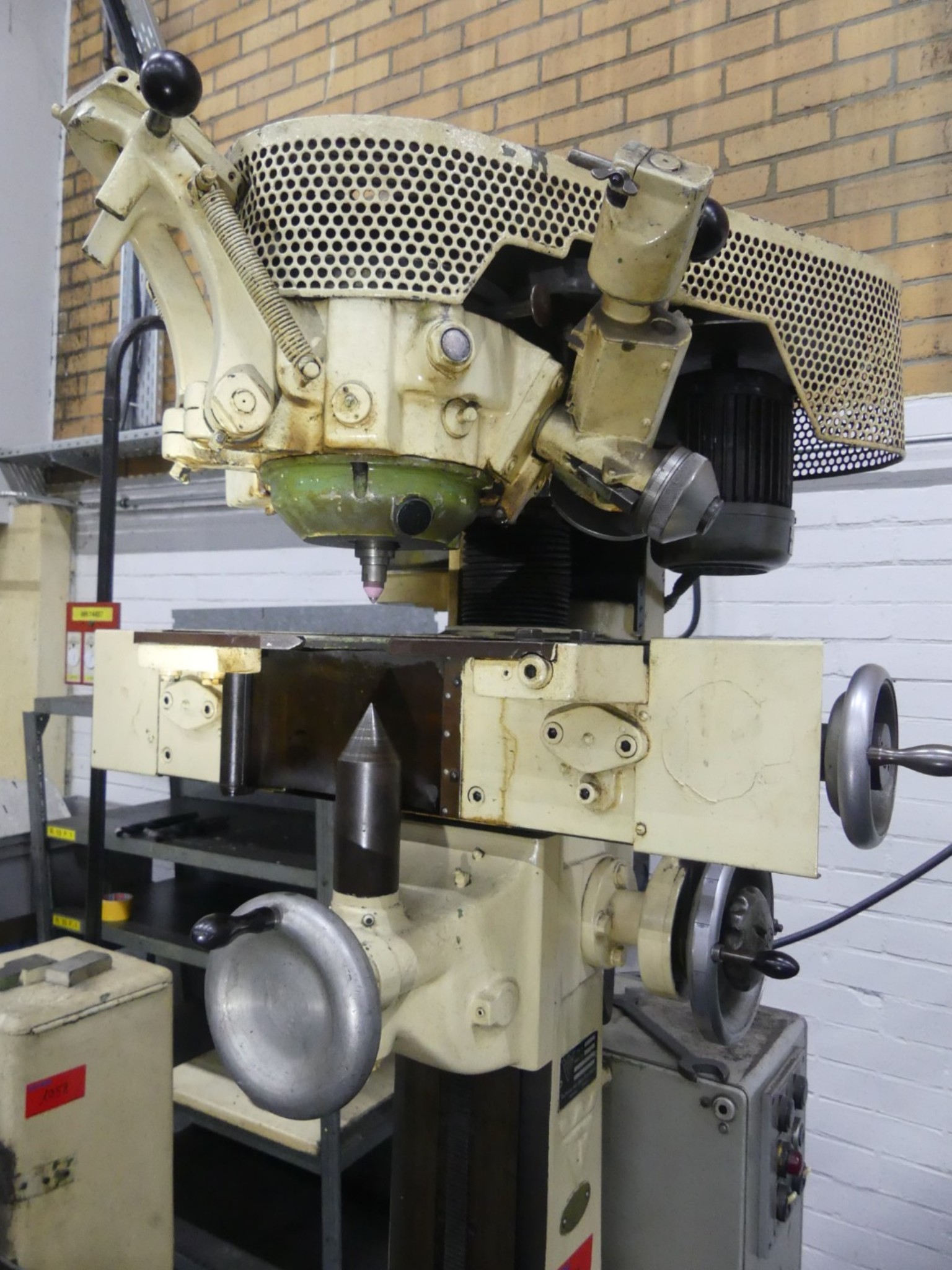 Centres d'usinage, machines d'usinage des métaux et lignes de production de l'industrie automobile-2
