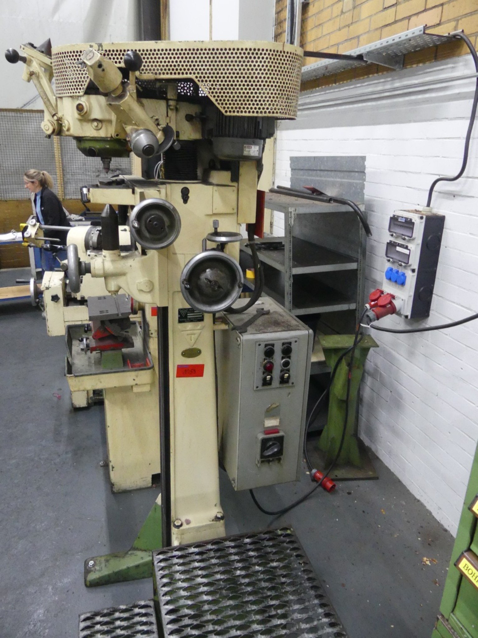 Centres d'usinage, machines d'usinage des métaux et lignes de production de l'industrie automobile-5