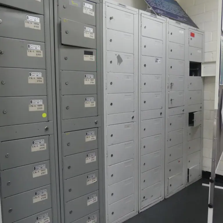6 Compartment cabinet