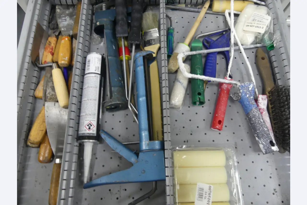 Bearbeitungszentren, metallbearbeitende Maschinen und Produktionslinen aus der Automobilindustrie-16