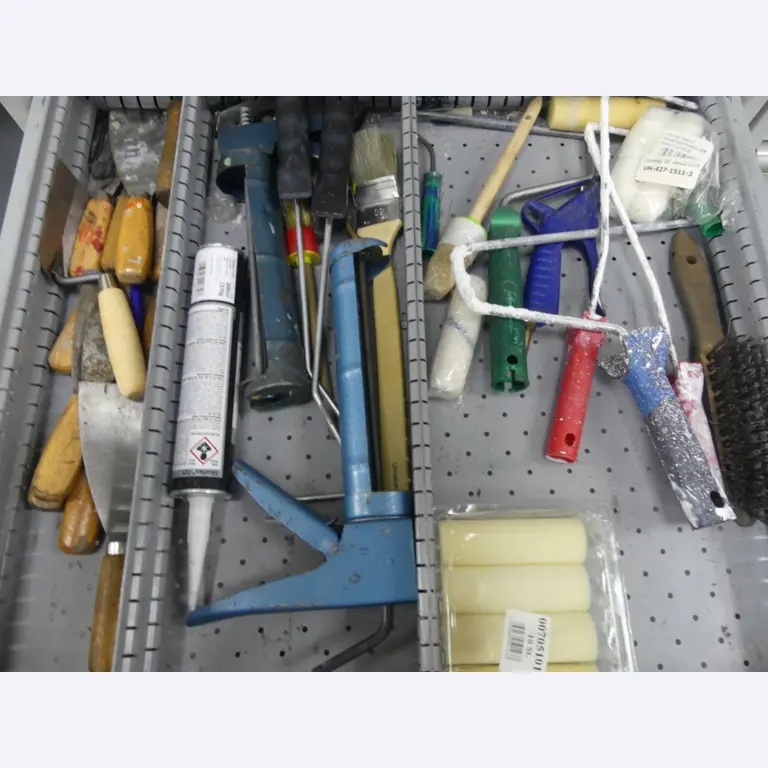 Bearbeitungszentren, metallbearbeitende Maschinen und Produktionslinen aus der Automobilindustrie-16