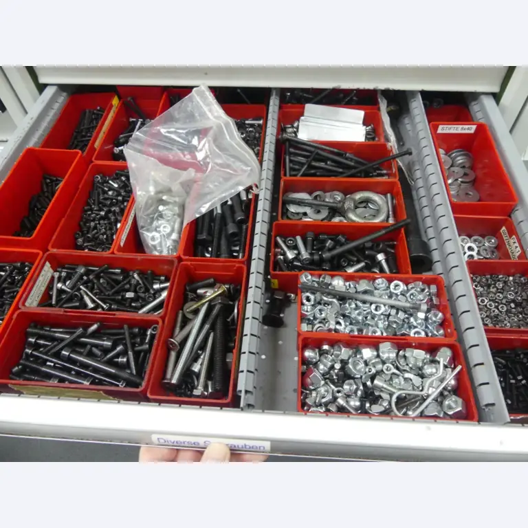 Bearbeitungszentren, metallbearbeitende Maschinen und Produktionslinen aus der Automobilindustrie-26