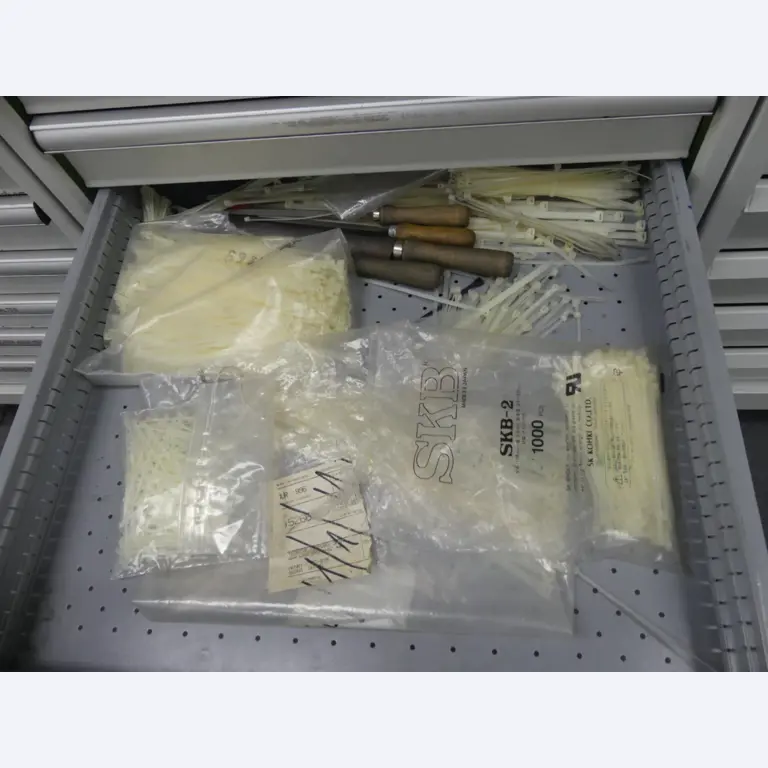 Bearbeitungszentren, metallbearbeitende Maschinen und Produktionslinen aus der Automobilindustrie-29
