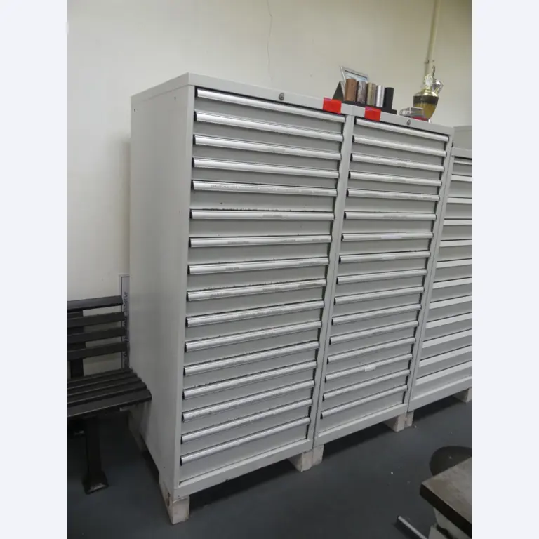 Bearbeitungszentren, metallbearbeitende Maschinen und Produktionslinen aus der Automobilindustrie-2
