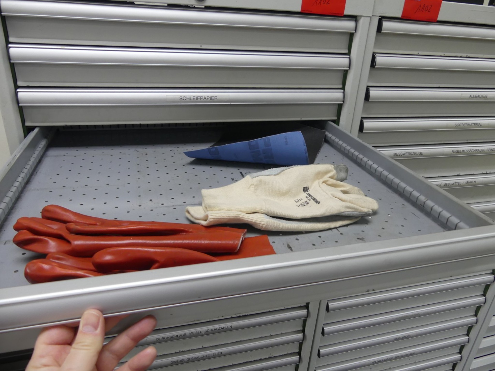 Bearbeitungszentren, metallbearbeitende Maschinen und Produktionslinen aus der Automobilindustrie-6