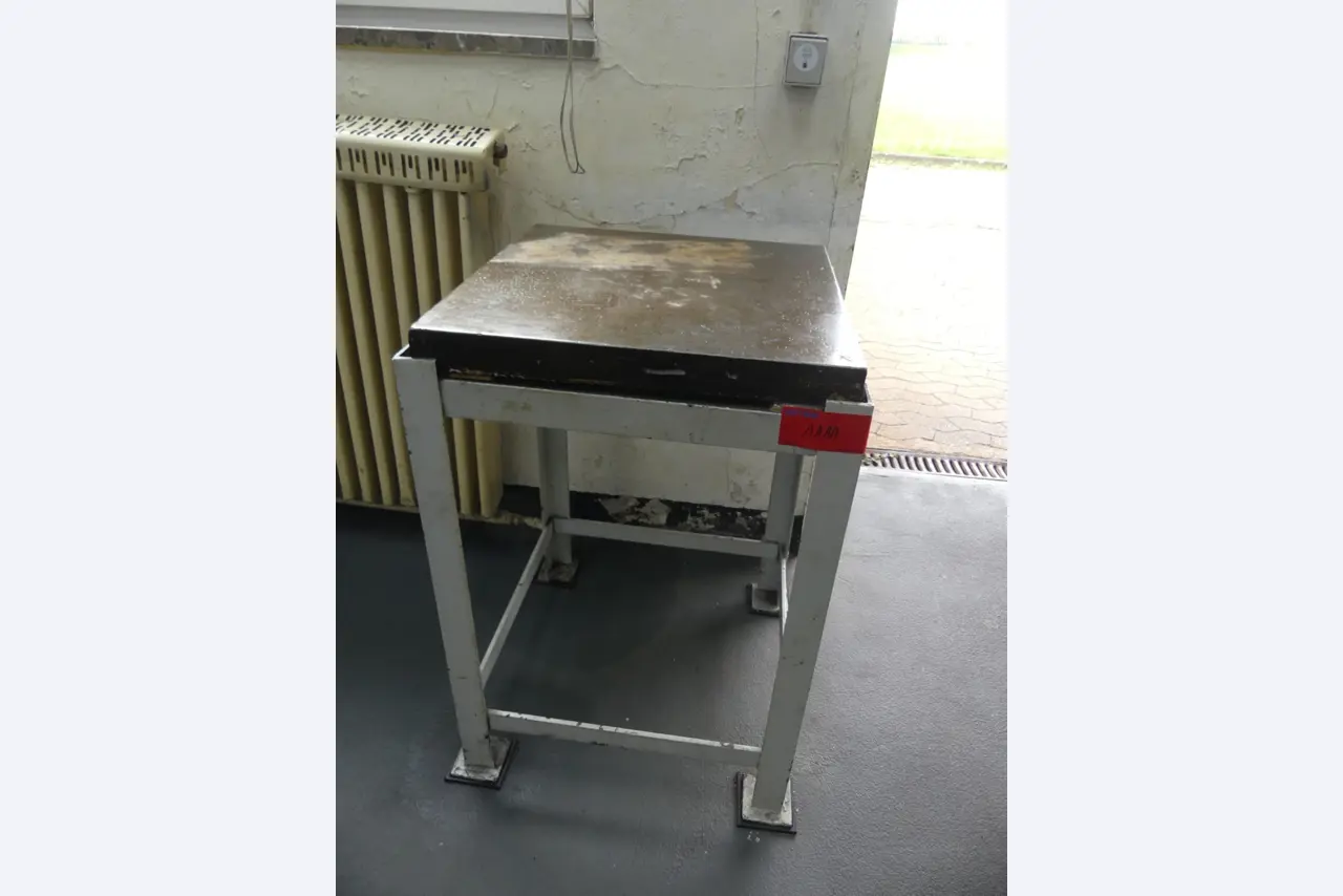Bearbeitungszentren, metallbearbeitende Maschinen und Produktionslinen aus der Automobilindustrie-1