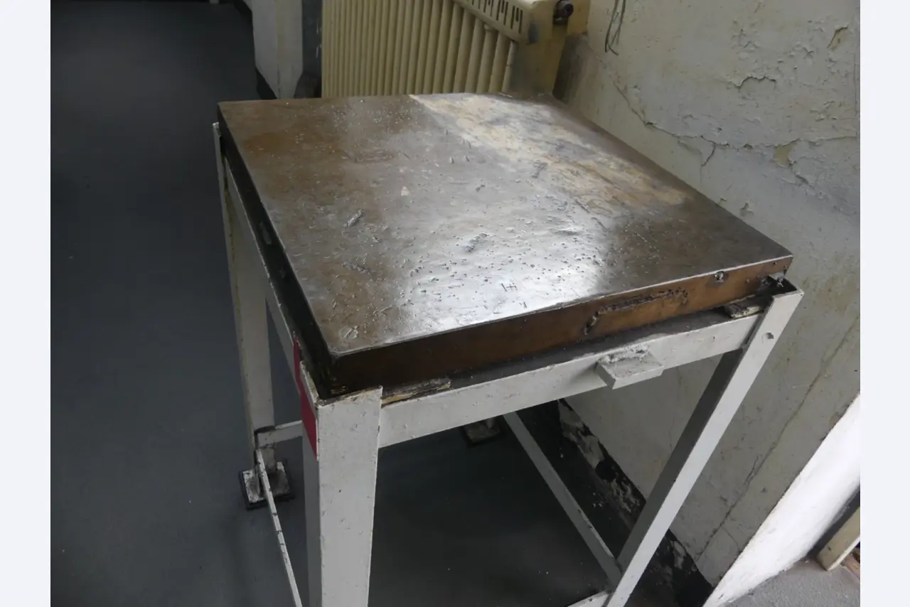 Bearbeitungszentren, metallbearbeitende Maschinen und Produktionslinen aus der Automobilindustrie-2