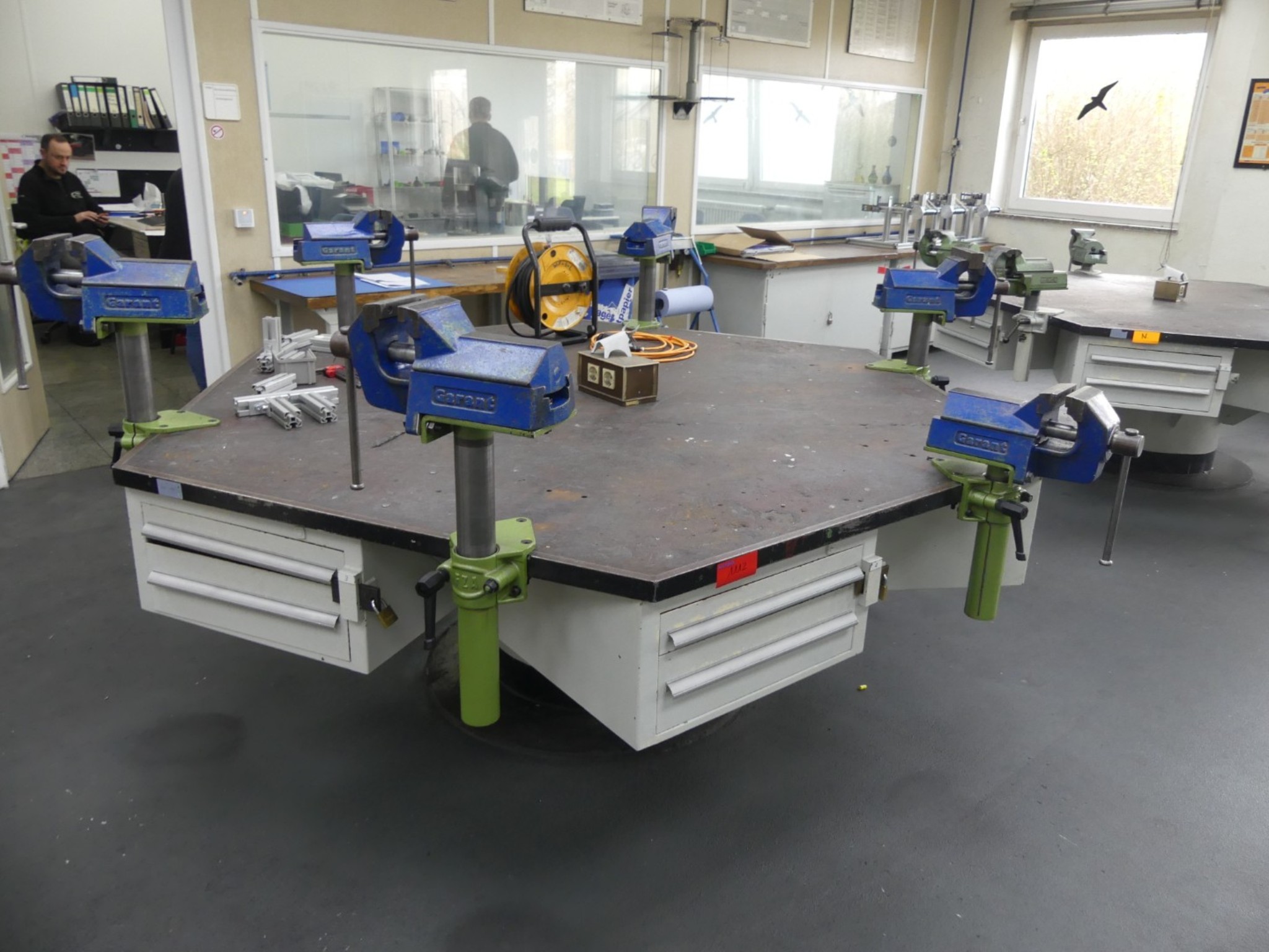 Bearbeitungszentren, metallbearbeitende Maschinen und Produktionslinen aus der Automobilindustrie-1