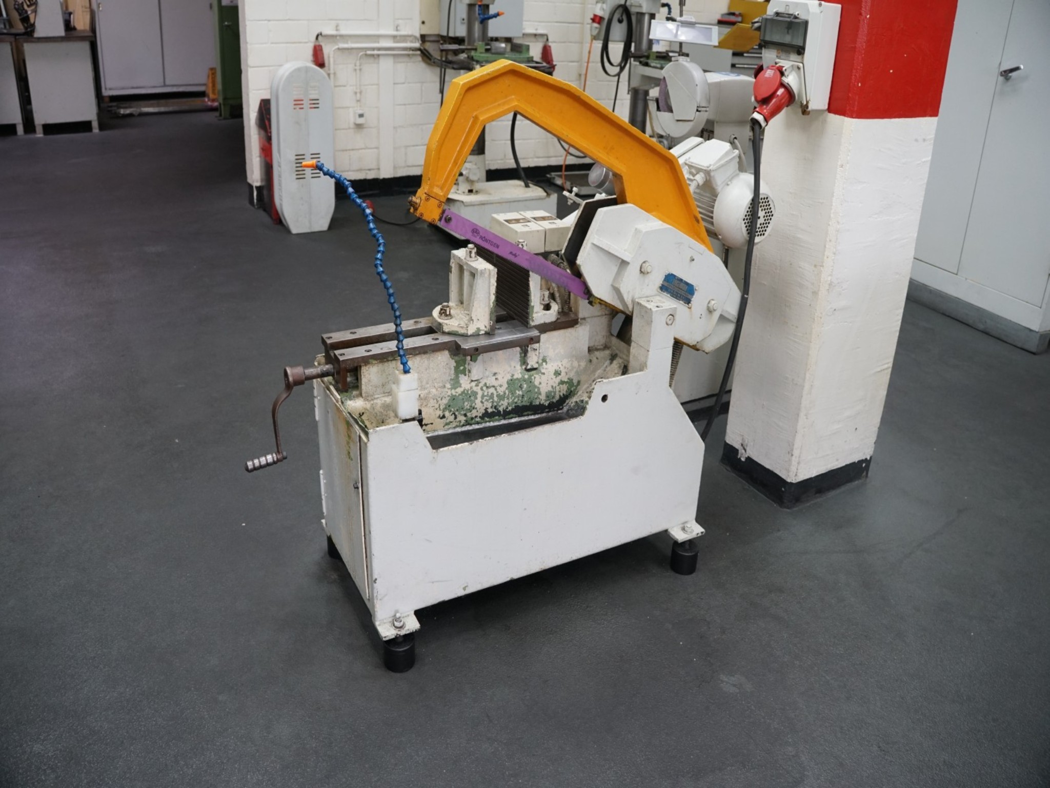 Bearbeitungszentren, metallbearbeitende Maschinen und Produktionslinen aus der Automobilindustrie-2