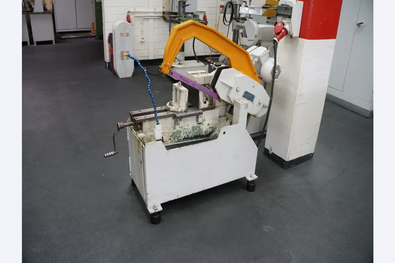 Bearbeitungszentren, metallbearbeitende Maschinen und Produktionslinen aus der Automobilindustrie-2