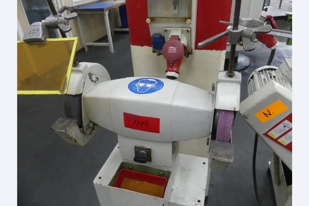 Bearbeitungszentren, metallbearbeitende Maschinen und Produktionslinen aus der Automobilindustrie-2